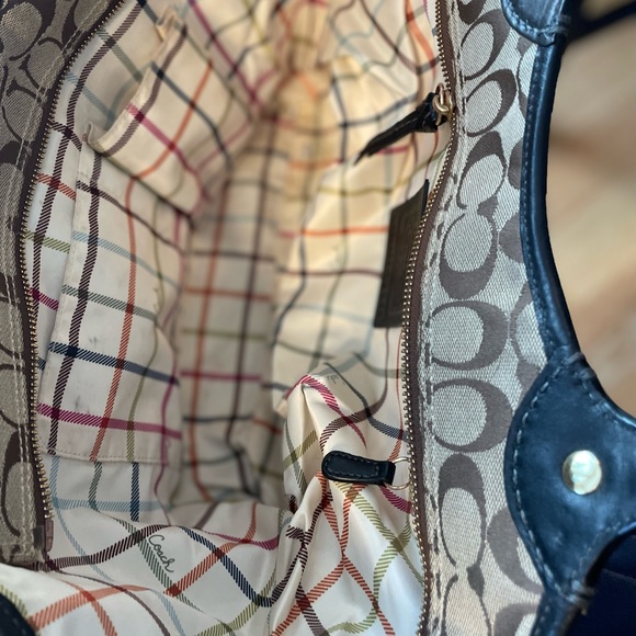 PRICE DROP✨🤩 COACH Bleeker black & tan signature shoulder tote - Picture 9 of 11